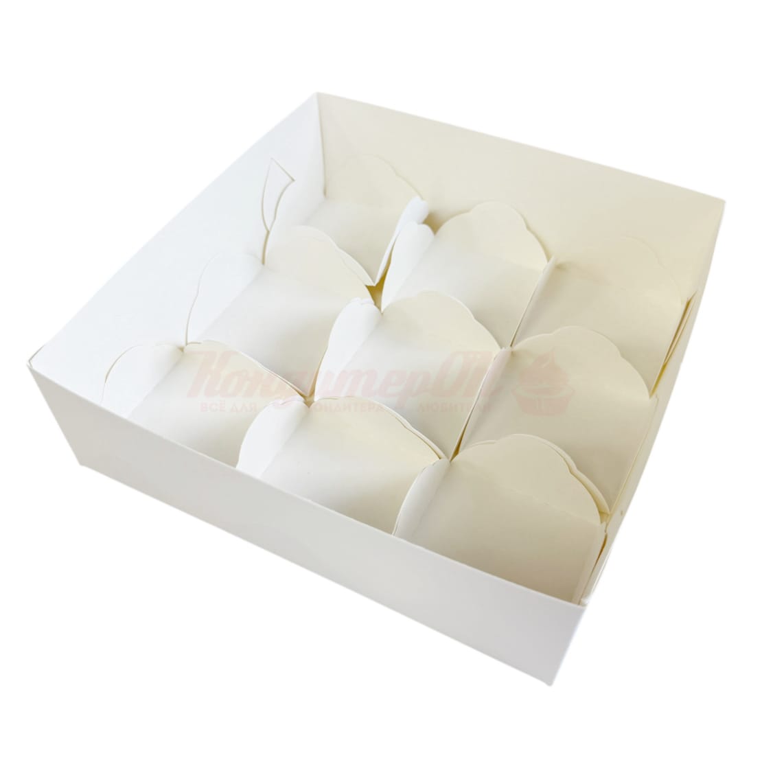 Коробка для 9 моти 17,5*17,5*5,5 см белая с пластиковой крышкой 